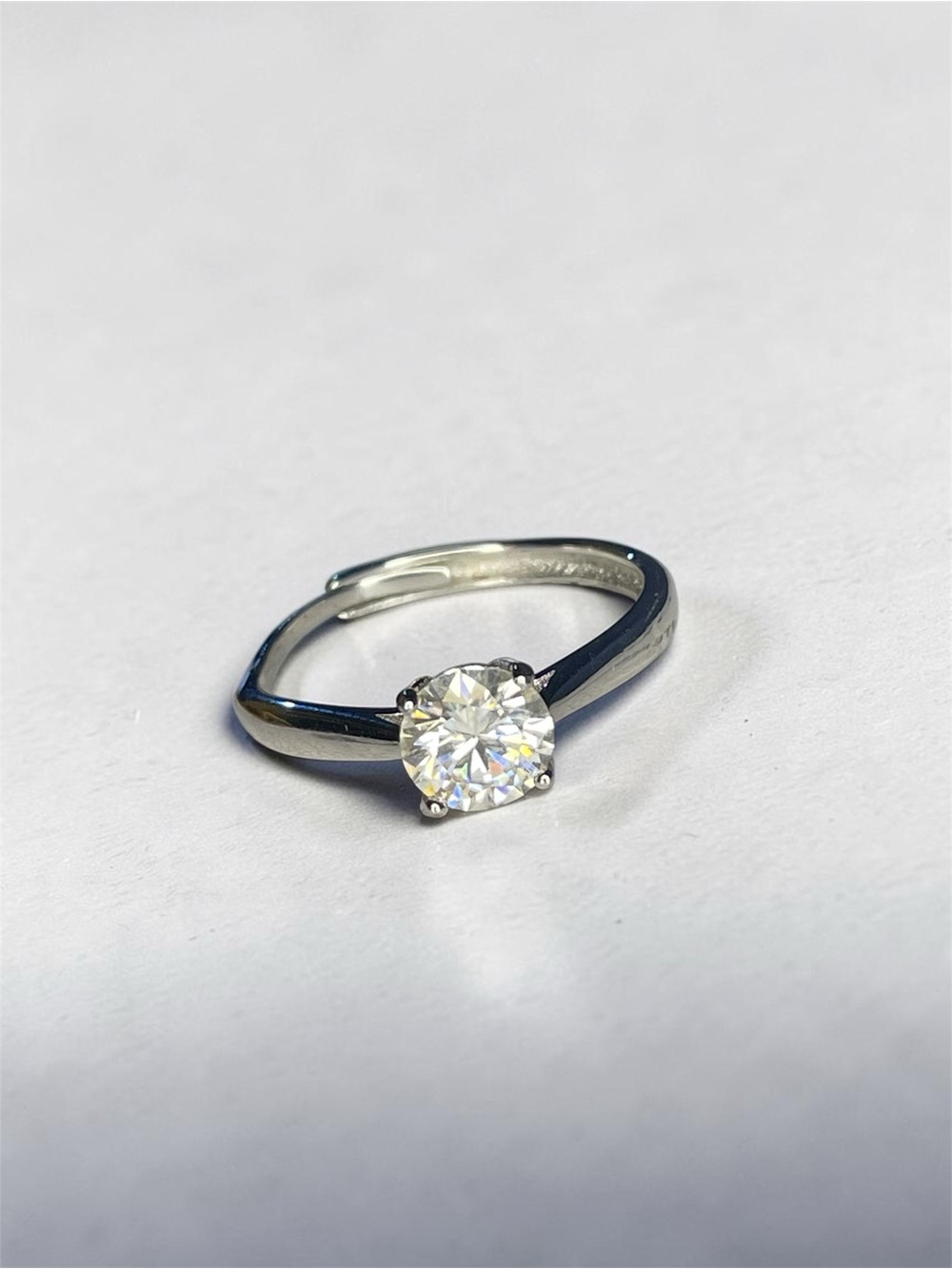 VVS1 Moissanite Engagement Ring 1.0 ct